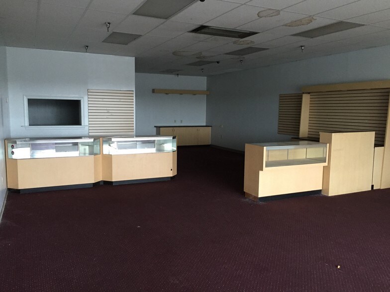 More Photos Of 5600 Milgen Rd, Columbus Storefront For Lease