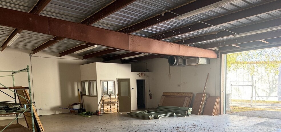 More Photos Of 1316 S 5th Ave, Wilmington Service For Lease