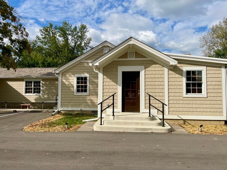 More Photos Of 10610 N Park Ave, Indianapolis Office For Lease