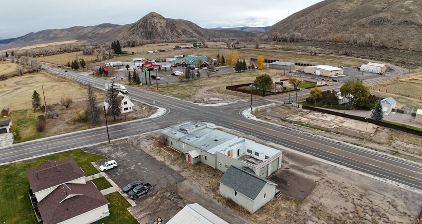 Primary Photo Of 120 US 30, Cokeville Auto Repair For Sale