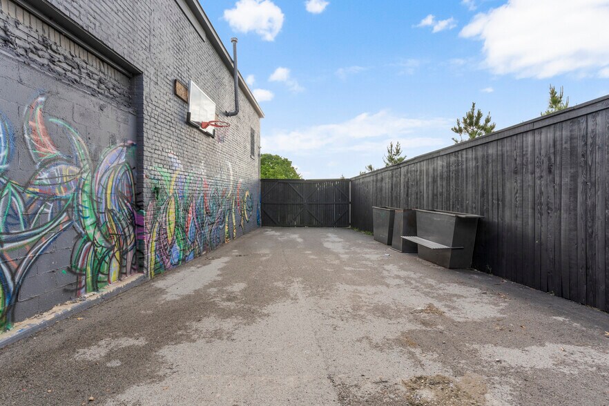 More Photos Of 621 S Kenosha Ave, Tulsa Auto Repair For Sale