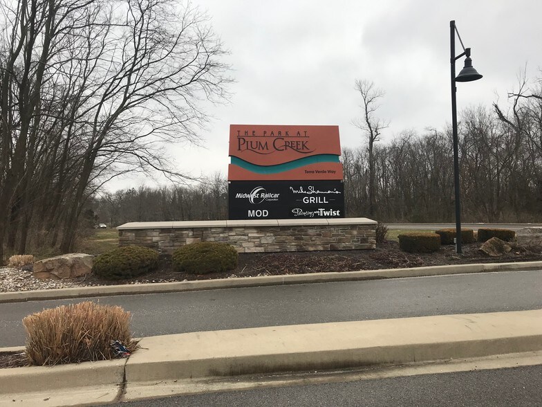 More Photos Of 871 S Arbor Vitae, Edwardsville General Retail For Lease