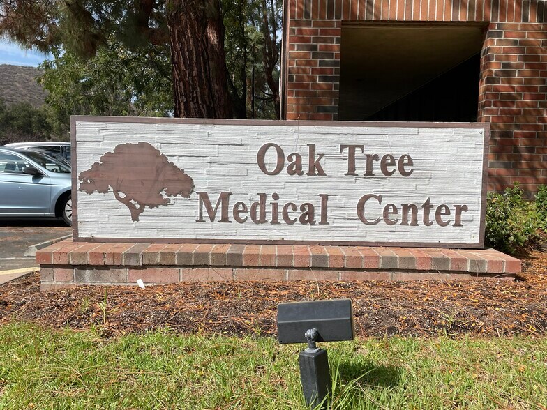 More Photos Of 2230 Lynn Rd, Thousand Oaks Medical For Lease