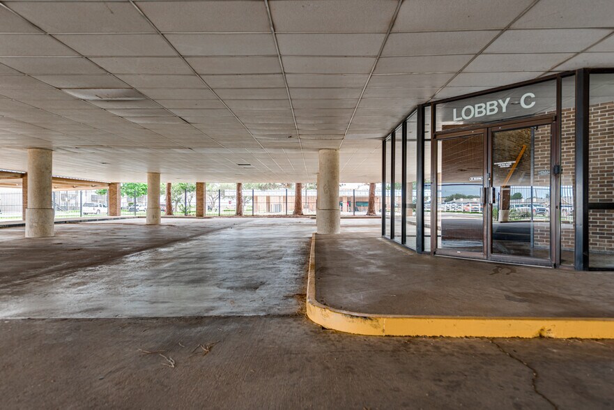 More Photos Of 4305 N Garfield St, Midland Medical For Lease