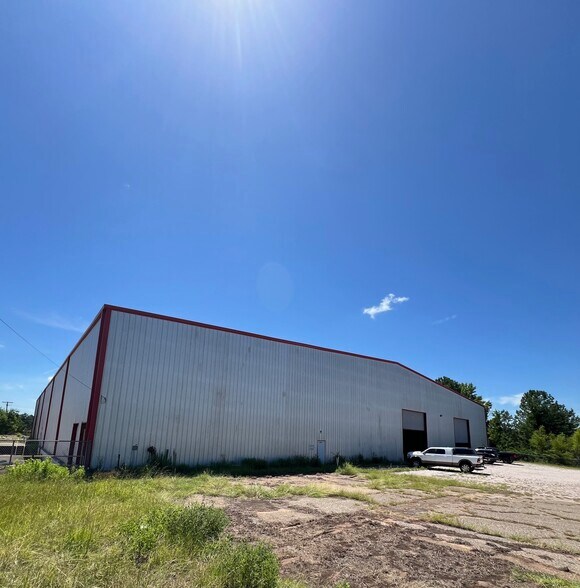 More Photos Of 2300 US-259 BUS, Kilgore Warehouse For Lease