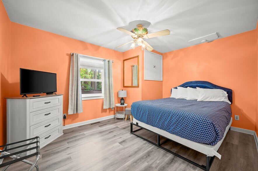 More Photos Of 231 E Buffalo St, New Buffalo Hotel For Sale