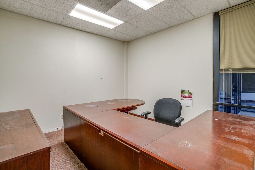 More Photos Of 5801 Curzon Ave, Fort Worth General Retail For Lease