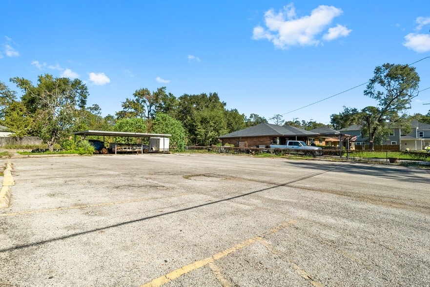 More Photos Of 1400 N Frazier St, Conroe Restaurant For Sale