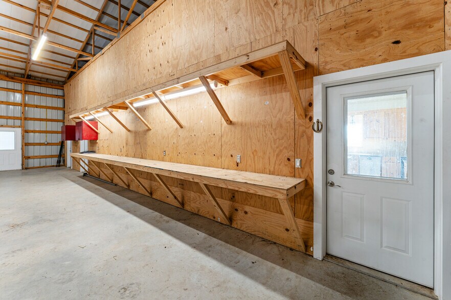 More Photos Of 9702 Surrey Ln, Richmond Light Distribution For Sale