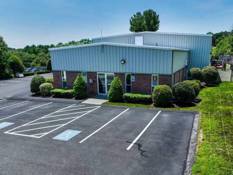 More Photos Of 69 E Belcher Rd, Foxborough Showroom For Lease