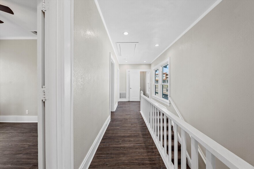 More Photos Of 1314 N 15th St, Waco General Retail For Sale