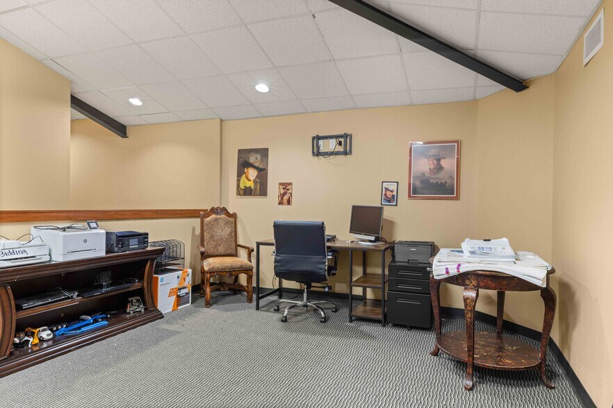 More Photos Of 3801 Knapp Rd, Pearland Loft Creative Space For Sale