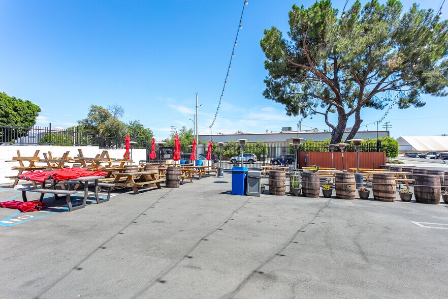 More Photos Of 425 Park Ave, San Fernando Warehouse For Sale