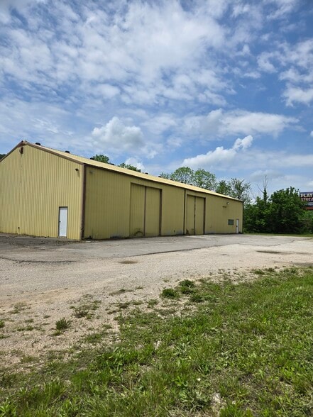 9585 campton Rd  