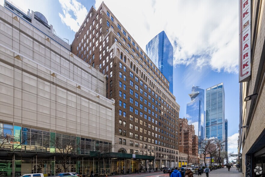 More Photos Of 330 W 34th St, New York Office For Lease