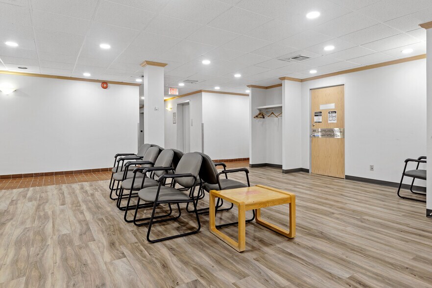 More Photos Of 2555 St Joseph Blvd, Ottawa Medical For Lease