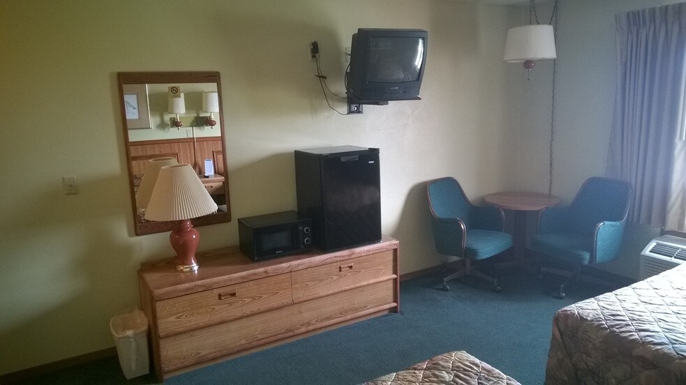 More Photos Of 625 Dodge St, Mineral Point Hotel For Sale
