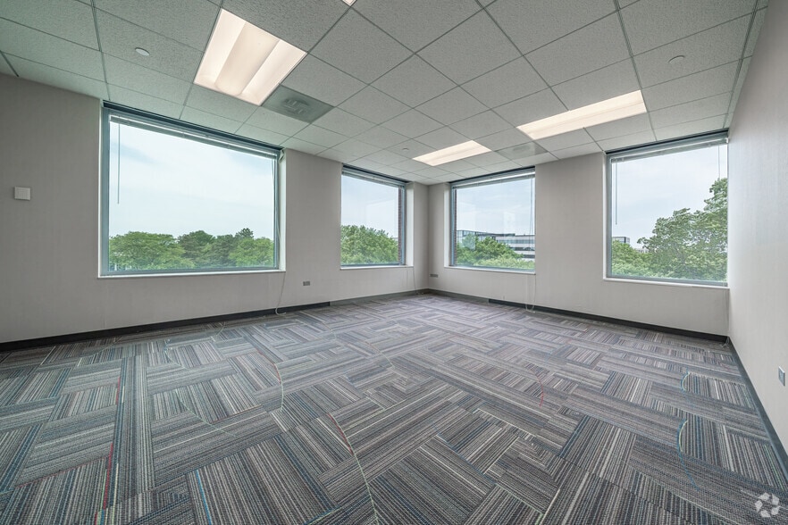 More Photos Of 215 W Diehl Rd, Naperville Office For Sale