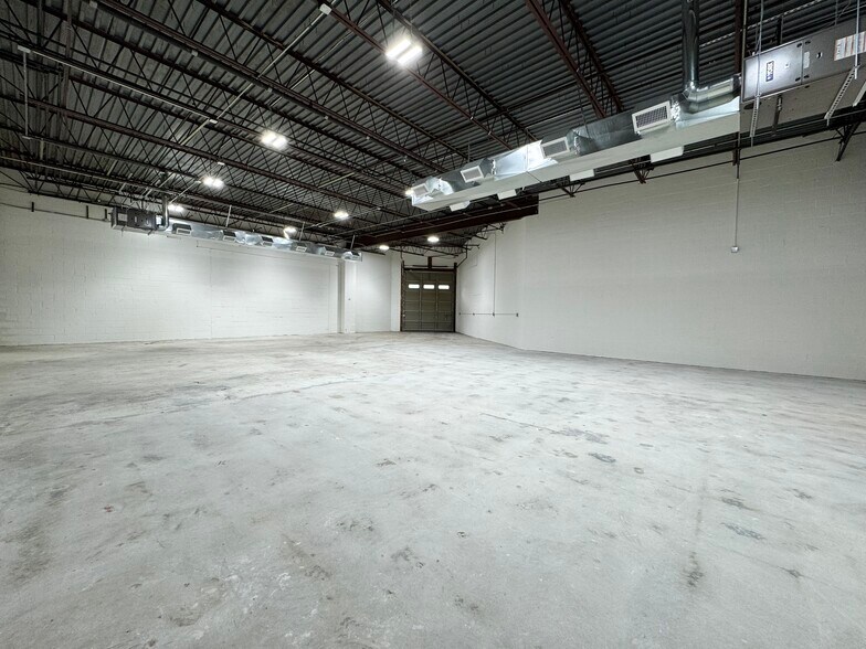 More Photos Of 1320 Lincoln Ave, Holbrook Warehouse For Lease