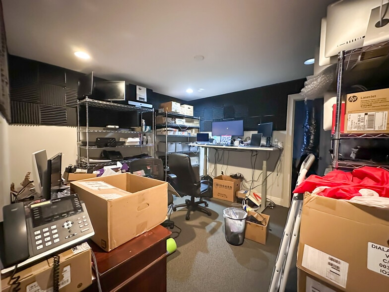 More Photos Of 180 Fitzgerald Rd, Lakeland Office For Sale