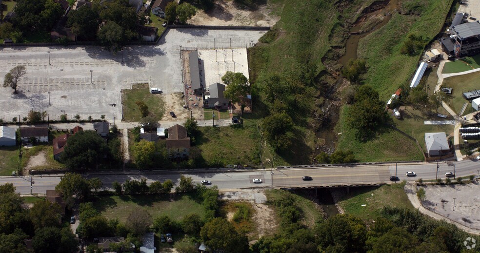 More Photos Of 2645 N Main St, Houston Restaurant For Lease