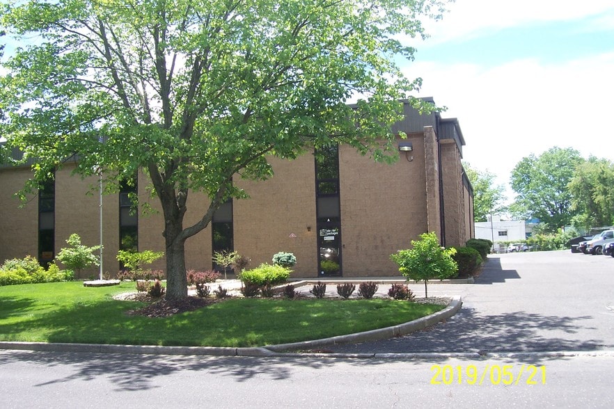 Primary Photo Of 105 N Gold Dr, Robbinsville Warehouse For Lease
