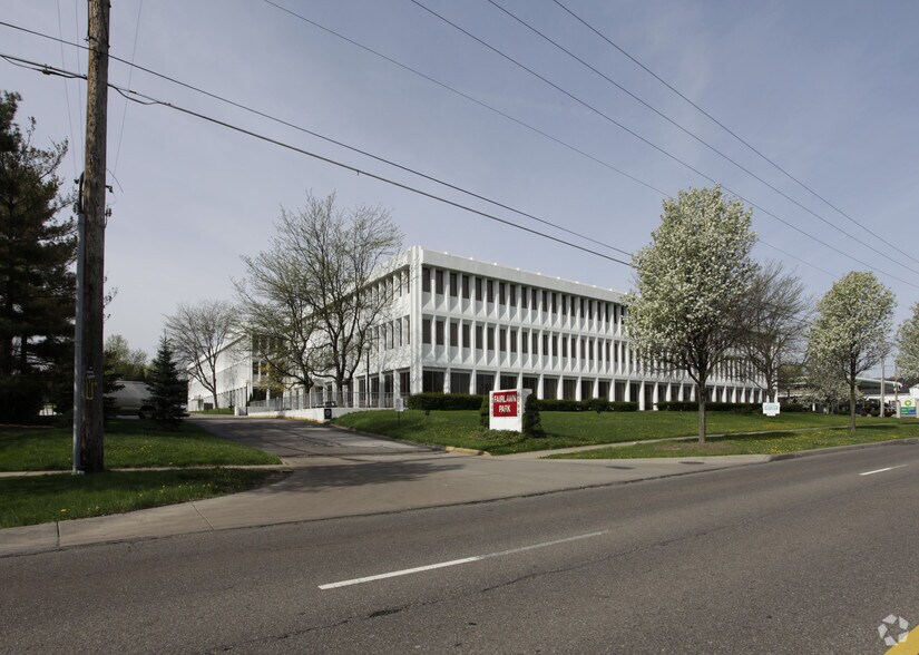 More Photos Of 3090 W Market St, Akron Medical For Lease