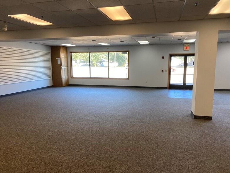 More Photos Of 11620 Crooked Lake Blvd NW, Coon Rapids Freestanding For Lease