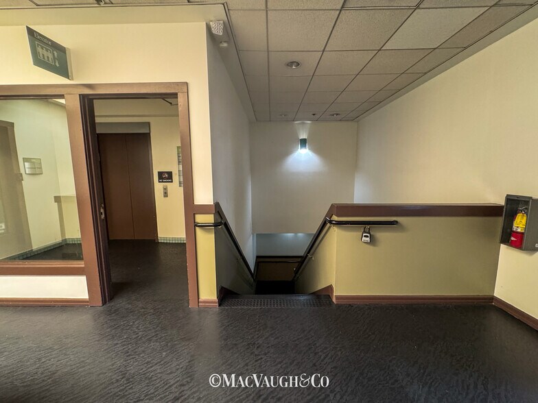 More Photos Of 13-31 E Colorado Blvd, Pasadena Storefront Retail Office For Lease