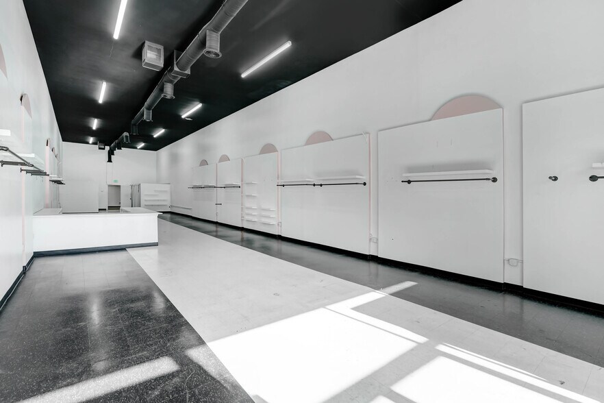 More Photos Of 212 N San Fernando Blvd, Burbank Storefront For Lease