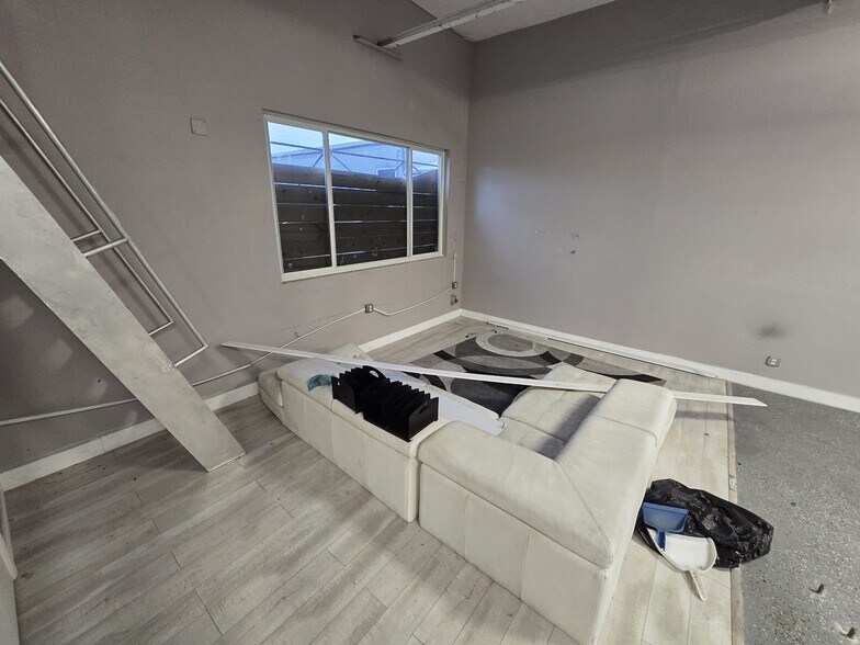 More Photos Of 1128 N Federal Hwy, Hollywood Warehouse For Lease