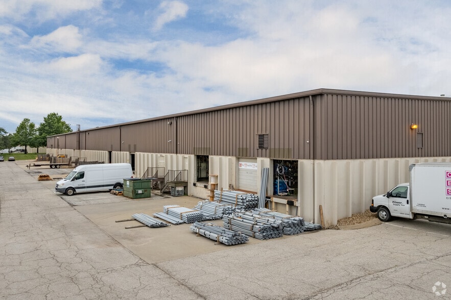 More Photos Of 14801-14901 W 99th St, Lenexa Warehouse For Lease