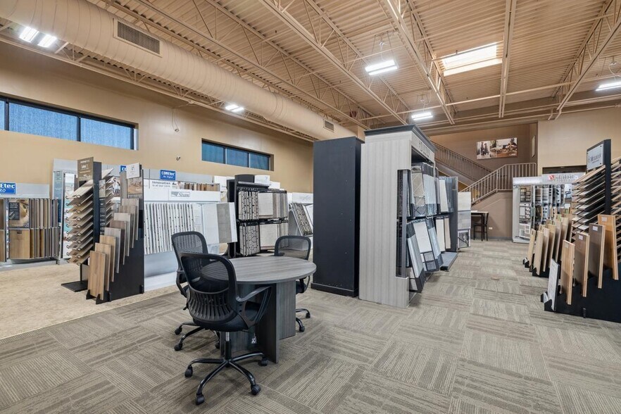 More Photos Of 13412 W 159th St, Homer Glen Showroom For Sale