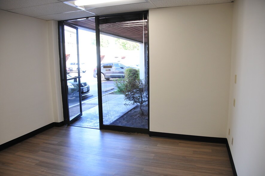 More Photos Of 19205 Parthenia St, Northridge Service For Lease