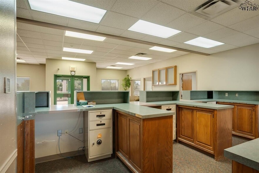 More Photos Of 2618 Old Iowa Park Rd, Wichita Falls Bank For Lease