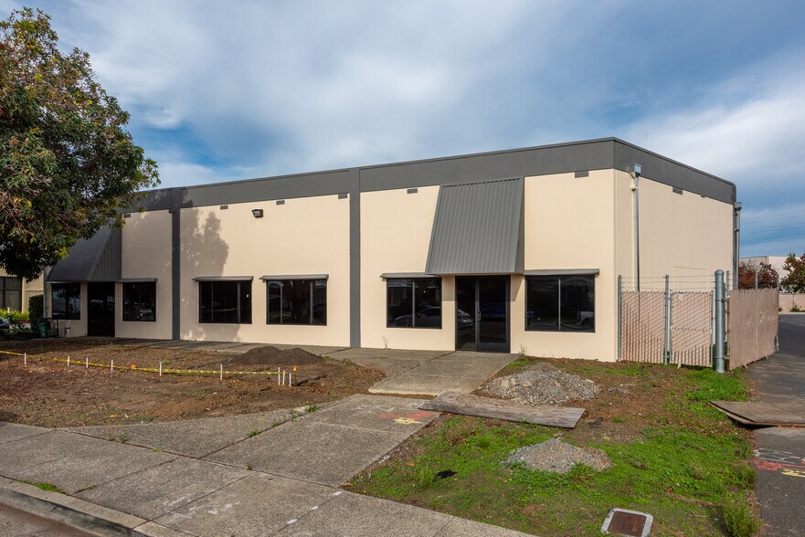 More Photos Of 106 Galli Dr, Novato Service For Sale