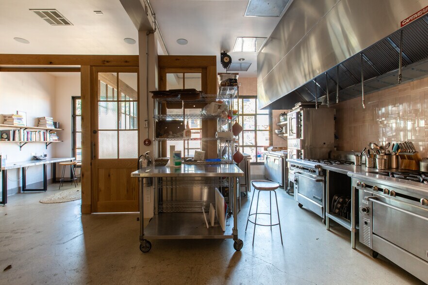 More Photos Of 12906 Venice Blvd, Los Angeles Freestanding For Lease