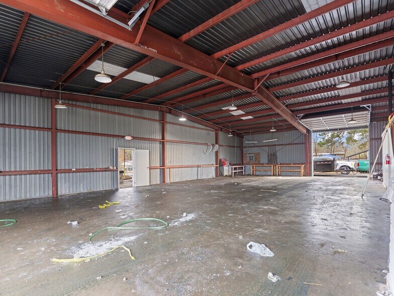 More Photos Of 2216 N Timberland Dr, Lufkin Industrial For Lease