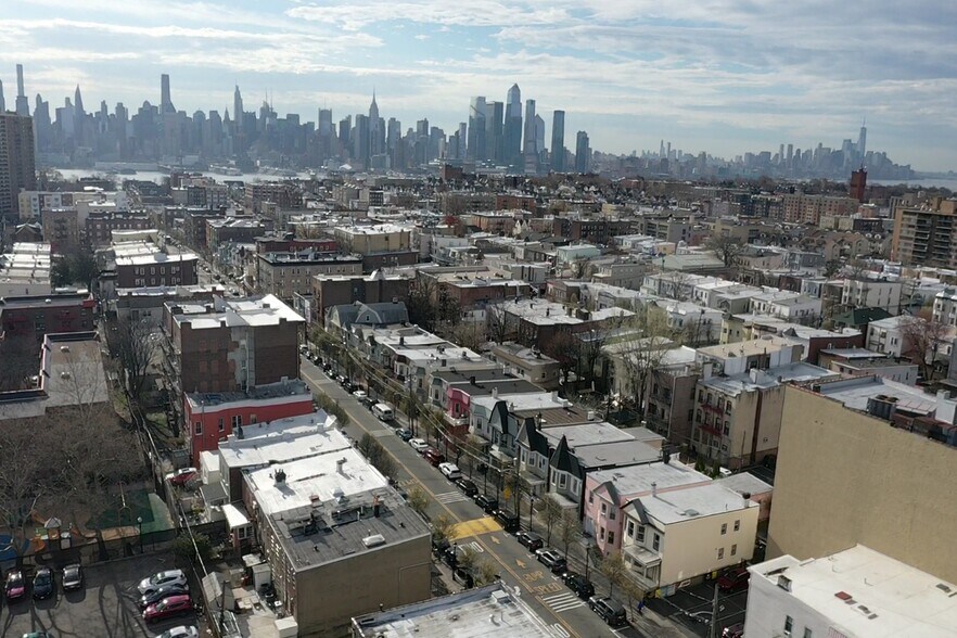 More Photos Of 516 51st St, West New York Office Residential For Lease