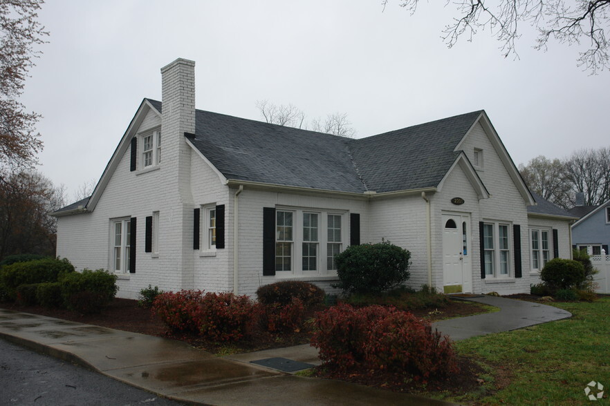 Primary Photo Of 2301 S Cannon Blvd, Kannapolis Medical For Lease