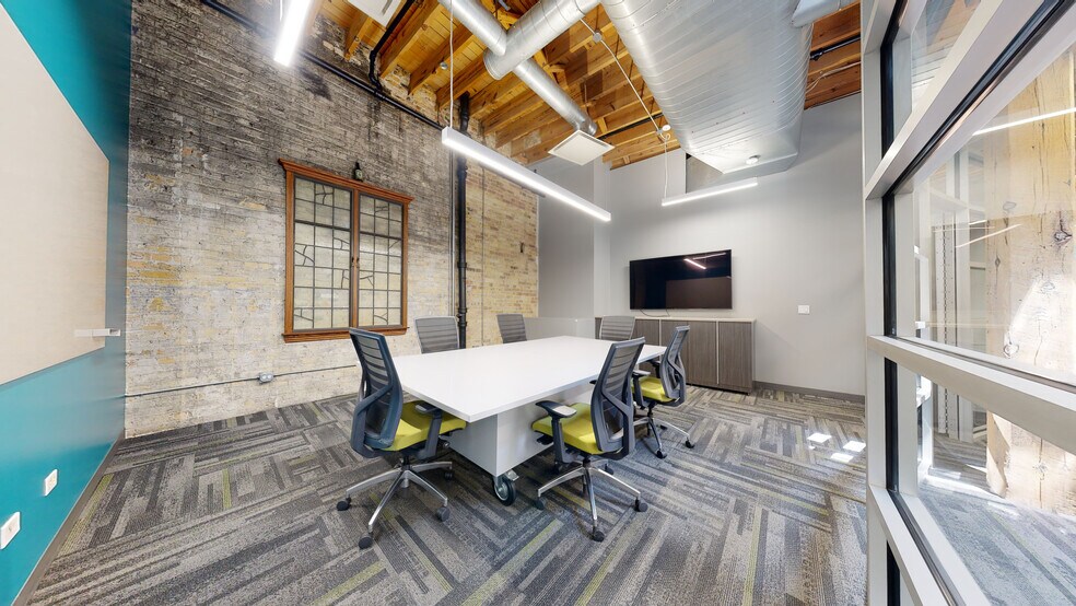 More Photos Of 10-18 W Hubbard St, Chicago Loft Creative Space For Lease
