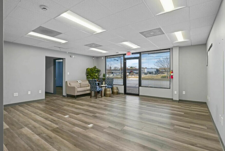 More Photos Of 21801 N Shangri La Dr, Lexington Park General Retail For Lease