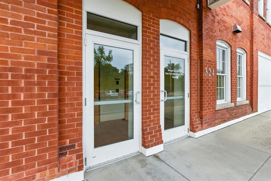 More Photos Of 322 Broadway St, Mount Pleasant Flex For Sale