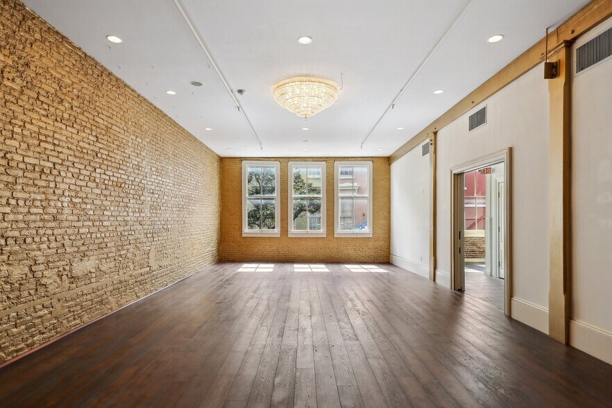 More Photos Of 309-311 Decatur St, New Orleans Freestanding For Sale