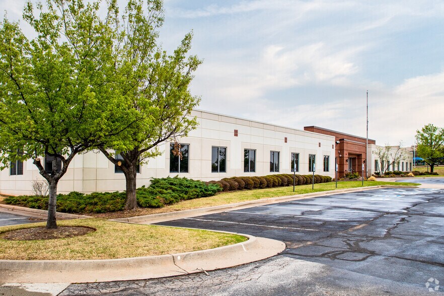 More Photos Of 14400 Bogert Pky, Oklahoma City Medical For Lease