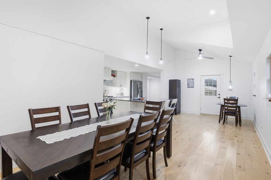 More Photos Of 1636 Lakemoor Dr, Florissant Specialty For Sale