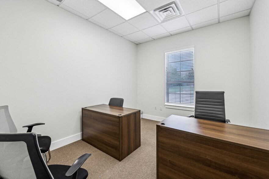 More Photos Of 217 E Debbie Ln, Mansfield Medical For Lease