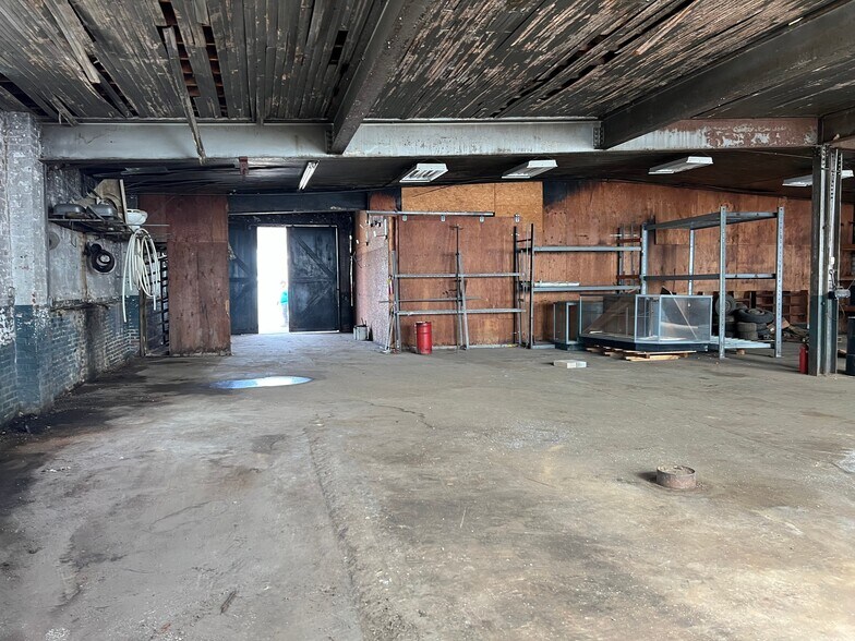 More Photos Of 244 E Court St, Marion Flex For Sale