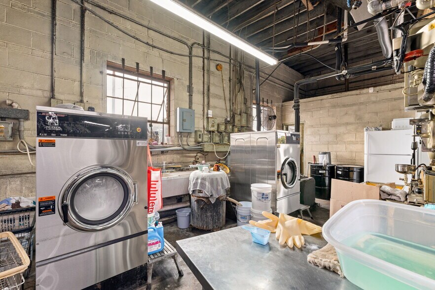 More Photos Of 506 N Main St, Emporia General Retail For Sale