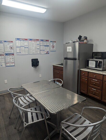 More Photos Of 1860 Stratford Ave, Stratford Auto Repair For Sale